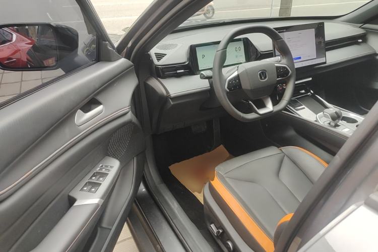 Used CHANGAN UNI-V 2025 Model Third-Generation 1.5T 500Bar Prestige Edition Driver Seat