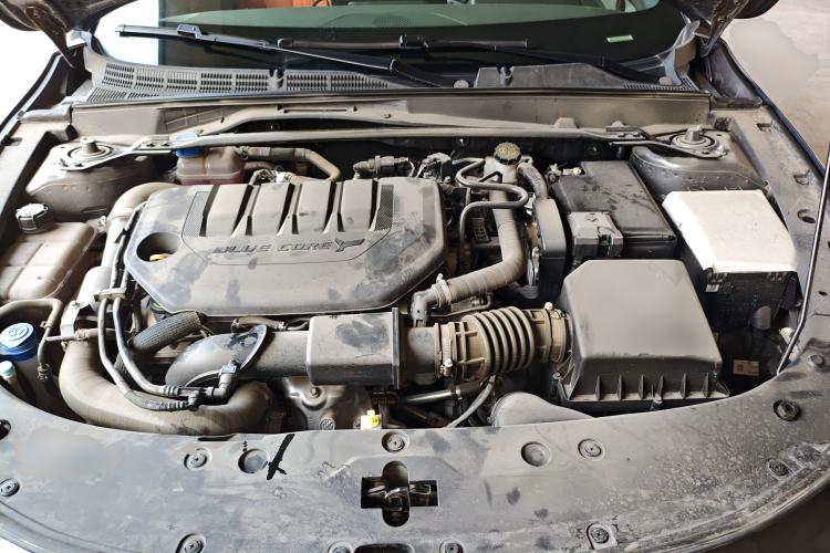 Used CHANGAN UNI-V 2025 Model Third-Generation 2.0T Dynamic Edition Engine Bay