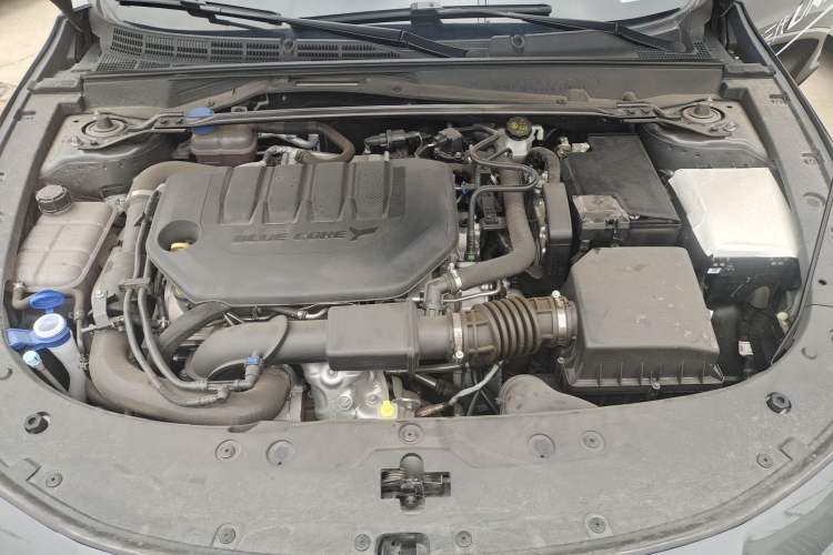 Used CHANGAN UNI-V 2025 Model Third-Generation 2.0T Dynamic Edition Engine Bay