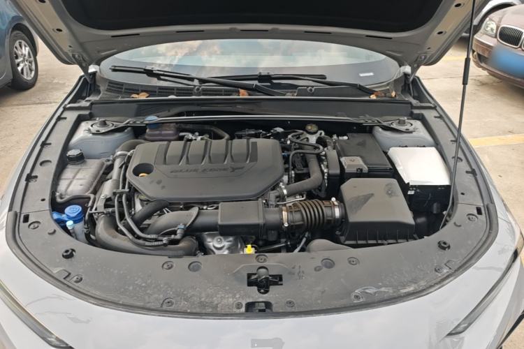 Used CHANGAN UNI-V 2025 Model Third-Generation 2.0T Dynamic Edition Engine Bay