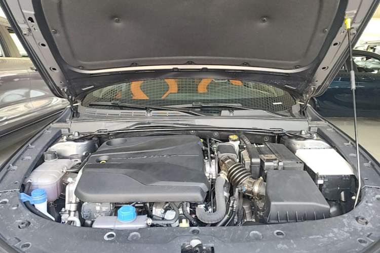 Used CHANGAN UNI-V 2025 1.5T 500Bar High-Energy Sport Edition Engine Bay