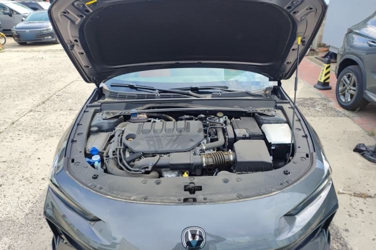 Used CHANGAN UNI-V 2025 Model Third-Generation 2.0T Dynamic Edition Engine Bay
