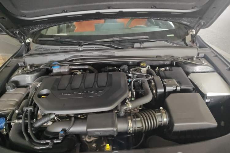 Used CHANGAN UNI-V 2025 Model Third-Generation 2.0T Dynamic Edition Engine Bay