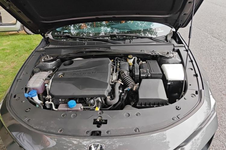 Used CHANGAN UNI-V 2025 1.5T 500Bar Prestige Sporty Version Engine Bay