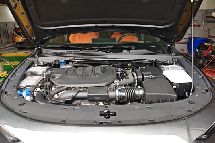 Used CHANGAN UNI-V 2025 Model Third-Generation 2.0T Dynamic Edition Engine Bay