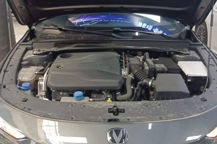 Used CHANGAN UNI-V 2025 1.5T 500Bar High-Energy Version Engine Bay