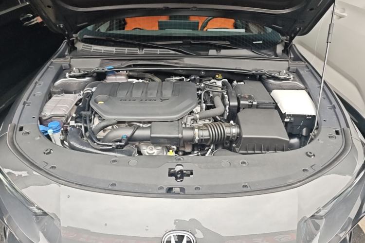 Used CHANGAN UNI-V 2025 Model Third-Generation 2.0T Dynamic Edition Engine Bay