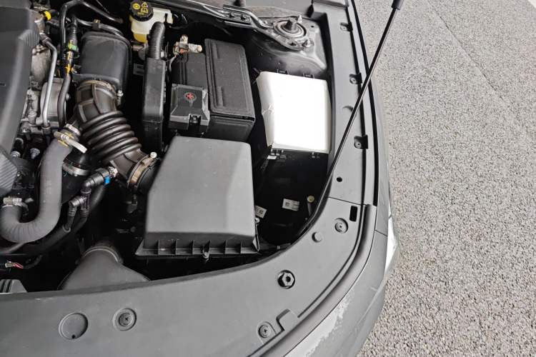 Used CHANGAN UNI-V 2025 1.5T 500Bar Prestige Sporty Version Engine Bay Left