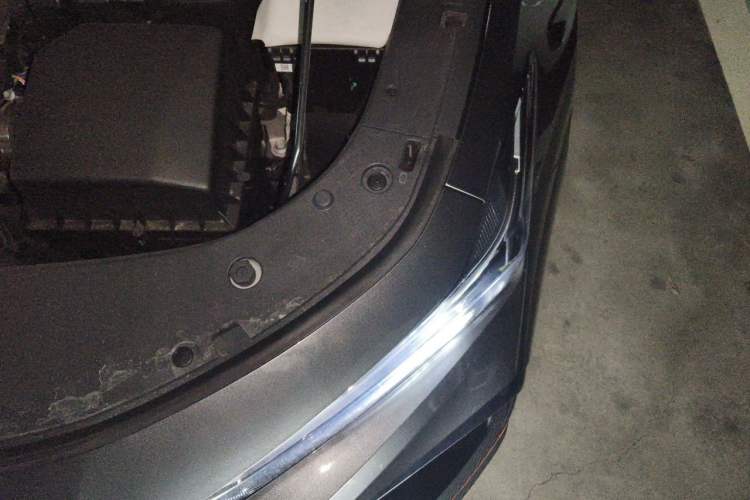 Used CHANGAN UNI-V 2025 Model Third-Generation 2.0T Dynamic Edition Engine Bay Left