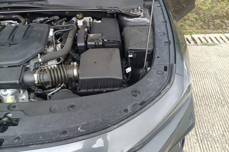 Used CHANGAN UNI-V 2025 Model Third-Generation 2.0T Dynamic Edition Engine Bay Left