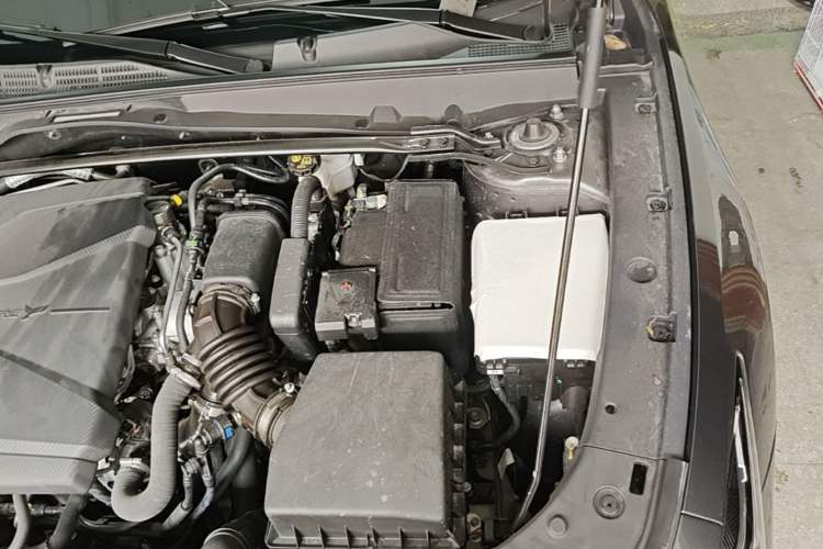 Used CHANGAN UNI-V 2025 Model Third-Generation 1.5T 500Bar Prestige Sports Edition Engine Bay Left