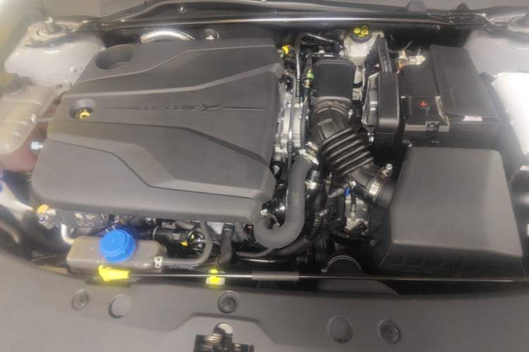 Used CHANGAN UNI-V 2025 1.5T 500Bar Prestige Sporty Version Engine Bay