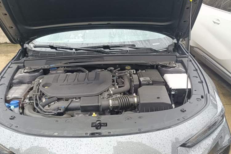 Used CHANGAN UNI-V 2025 Model Third-Generation 2.0T Dynamic Edition Engine Bay