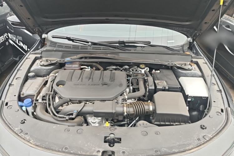 Used CHANGAN UNI-V 2025 Model Third-Generation 2.0T Dynamic Edition Engine Bay