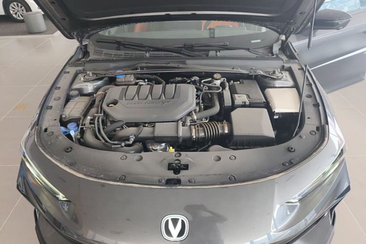 Used CHANGAN UNI-V 2025 Model Third-Generation 2.0T Dynamic Edition Engine Bay
