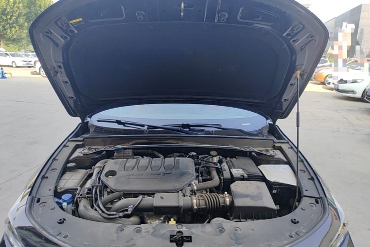 Used CHANGAN UNI-V 2025 Model Third-Generation 2.0T Dynamic Edition Engine Bay