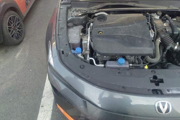 Used CHANGAN UNI-V 2025 1.5T 500Bar Prestige Sporty Version Engine Bay Right