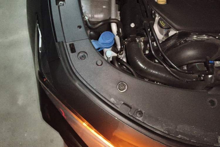 Used CHANGAN UNI-V 2025 Model Third-Generation 2.0T Dynamic Edition Engine Bay Right