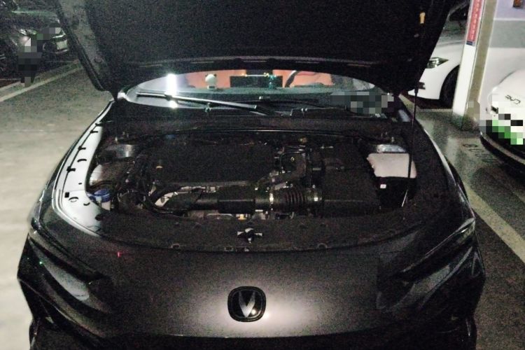 Used CHANGAN UNI-V 2025 Model Third-Generation 2.0T Dynamic Edition Engine Bay