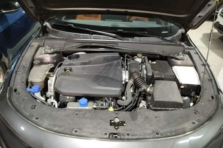 Used CHANGAN UNI-V 2025 Model Third-Generation 1.5T 500Bar Prestige Sports Edition Engine Bay