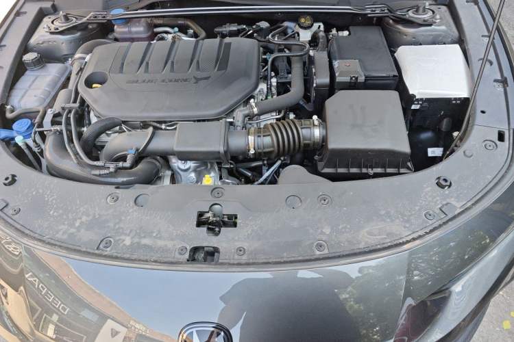 Used CHANGAN UNI-V 2025 Model Third-Generation 2.0T Dynamic Edition Engine Bay