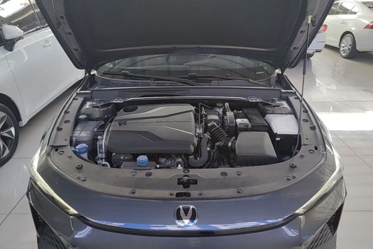 Used CHANGAN UNI-V 2025 1.5T 500Bar Prestige Version Engine Bay