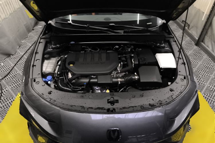 Used CHANGAN UNI-V 2025 Model Third-Generation 2.0T Dynamic Edition Engine Bay