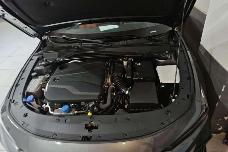 Used CHANGAN UNI-V 2025 Model Third-Generation 1.5T 500Bar Prestige Sports Edition Engine Bay