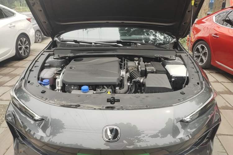 Used CHANGAN UNI-V 2025 Model Third-Generation 1.5T 500Bar Prestige Edition Engine Bay