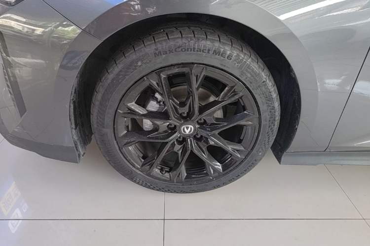 Used CHANGAN UNI-V 2025 1.5T 500Bar Prestige Version Exterior 1