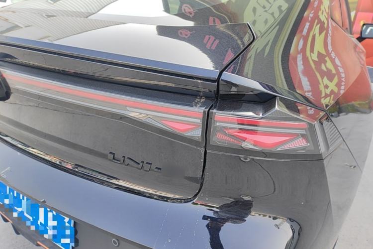 Used CHANGAN UNI-V 2025 Model Third-Generation 2.0T Dynamic Edition Exterior 3