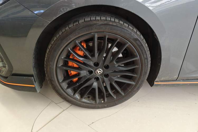Used CHANGAN UNI-V 2025 Model Third-Generation 2.0T Dynamic Edition Exterior 4