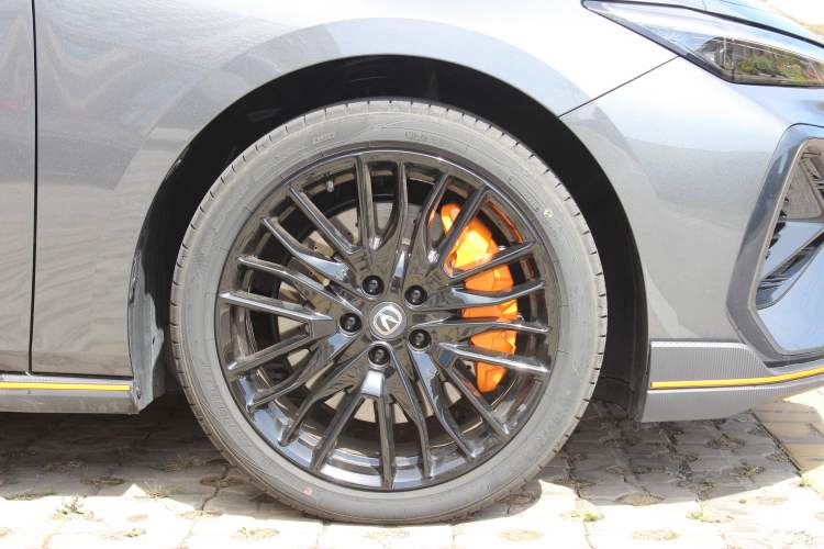 Used CHANGAN UNI-V 2025 Model Third-Generation 2.0T Dynamic Edition Exterior 4