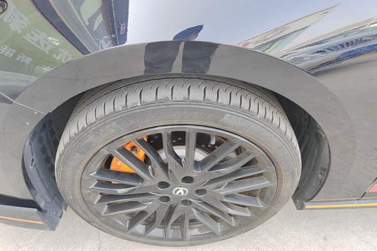 Used CHANGAN UNI-V 2025 Model Third-Generation 2.0T Dynamic Edition Exterior 4