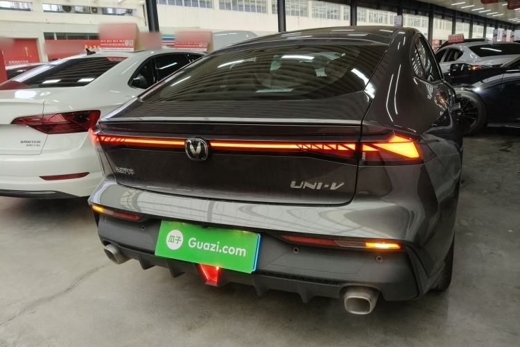 Used CHANGAN UNI-V 2025 1.5T 500Bar High-Energy Version Exterior 4