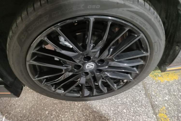 Used CHANGAN UNI-V 2025 Model Third-Generation 1.5T 500Bar Prestige Sports Edition Exterior 4