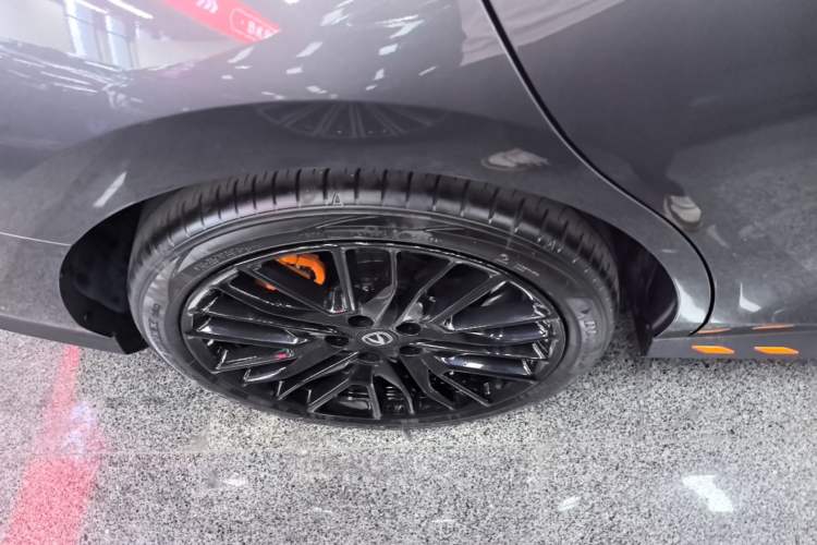 Used CHANGAN UNI-V 2025 Model Third-Generation 2.0T Dynamic Edition Exterior 5