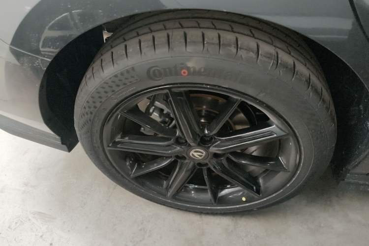 Used CHANGAN UNI-V 2025 1.5T 500Bar High-Energy Version Exterior 8