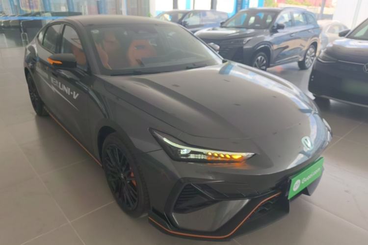 Used CHANGAN UNI-V 2025 Model Third-Generation 2.0T Dynamic Edition Front Right 45 Deg