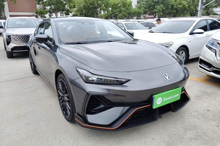 Used CHANGAN UNI-V 2025 Model Third-Generation 2.0T Dynamic Edition Front Right 45 Deg