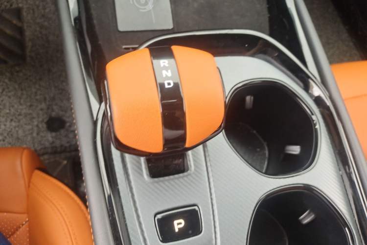 Used CHANGAN UNI-V 2025 Model Third-Generation 2.0T Dynamic Edition Gear Lever