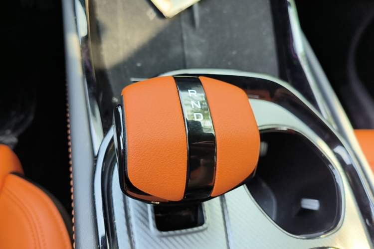 Used CHANGAN UNI-V 2025 Model Third-Generation 2.0T Dynamic Edition Gear Lever