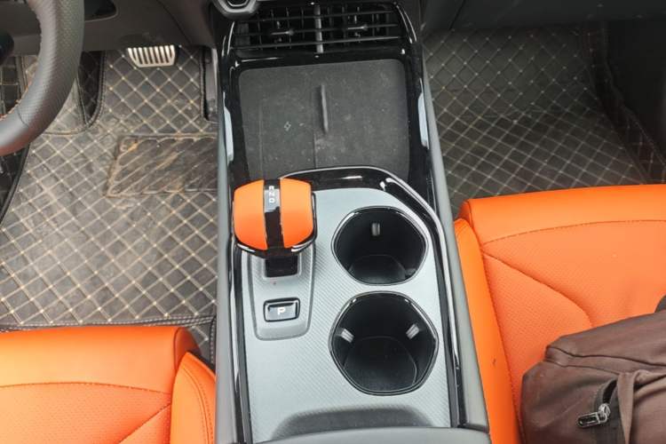Used CHANGAN UNI-V 2025 Model Third-Generation 2.0T Dynamic Edition Gear Lever