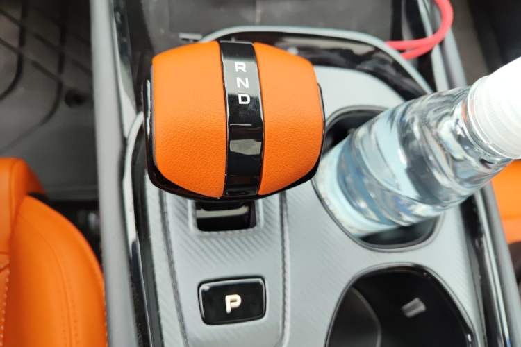Used CHANGAN UNI-V 2025 Model Third-Generation 2.0T Dynamic Edition Gear Lever