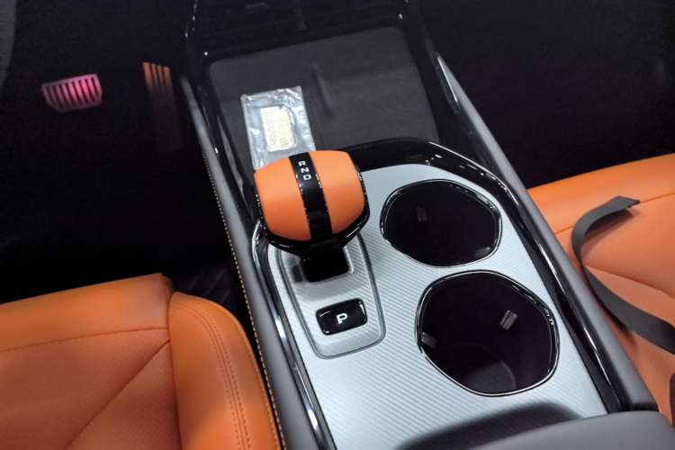 Used CHANGAN UNI-V 2025 Model Third-Generation 2.0T Dynamic Edition Gear Lever
