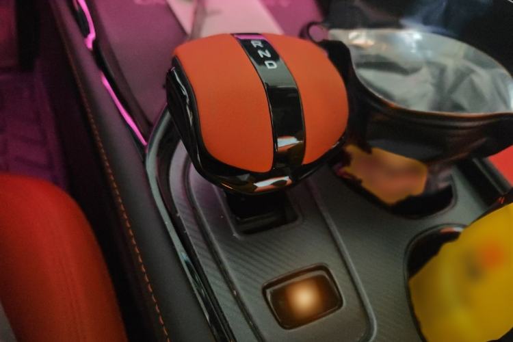Used CHANGAN UNI-V 2025 Model Third-Generation 2.0T Dynamic Edition Gear Lever