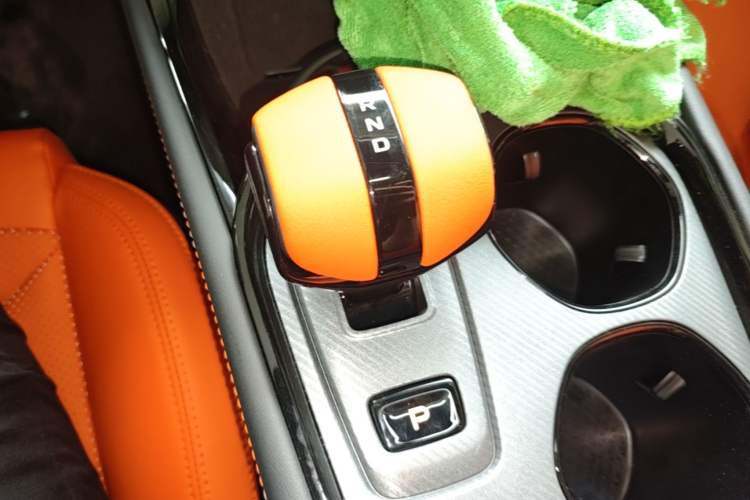Used CHANGAN UNI-V 2025 Model Third-Generation 2.0T Dynamic Edition Gear Lever