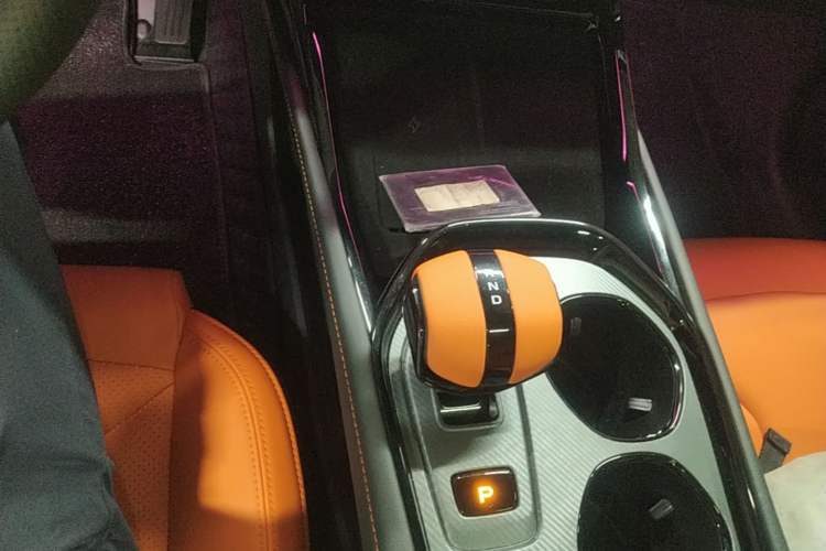 Used CHANGAN UNI-V 2025 Model Third-Generation 2.0T Dynamic Edition Gear Lever