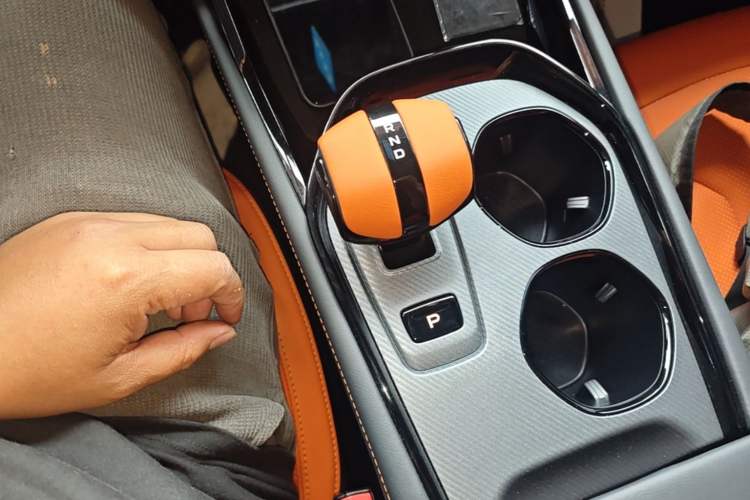 Used CHANGAN UNI-V 2025 Model Third-Generation 2.0T Dynamic Edition Gear Lever