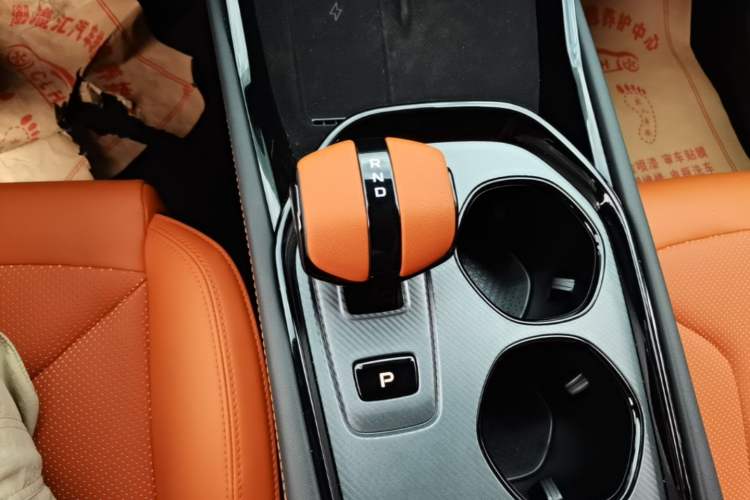 Used CHANGAN UNI-V 2025 Model Third-Generation 2.0T Dynamic Edition Gear Lever